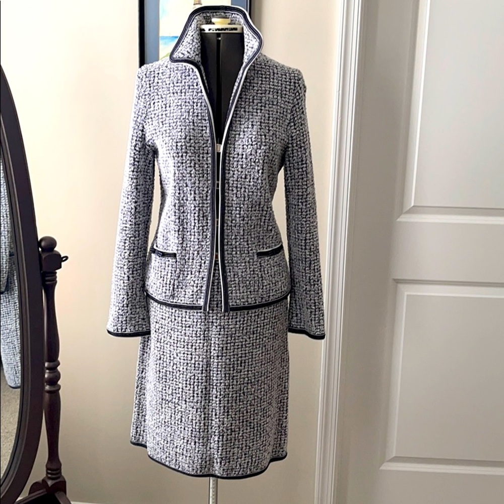 ESCADA suit Size IT38/US4 (dry cleaned).